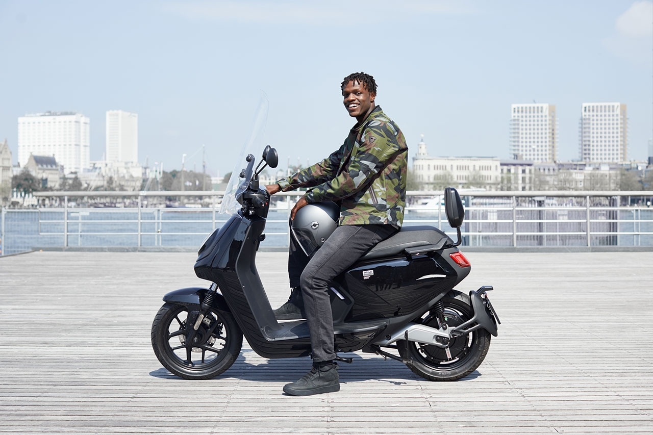 Niu Mqi Gt Standard Range 45km/h Svart Elmoped
