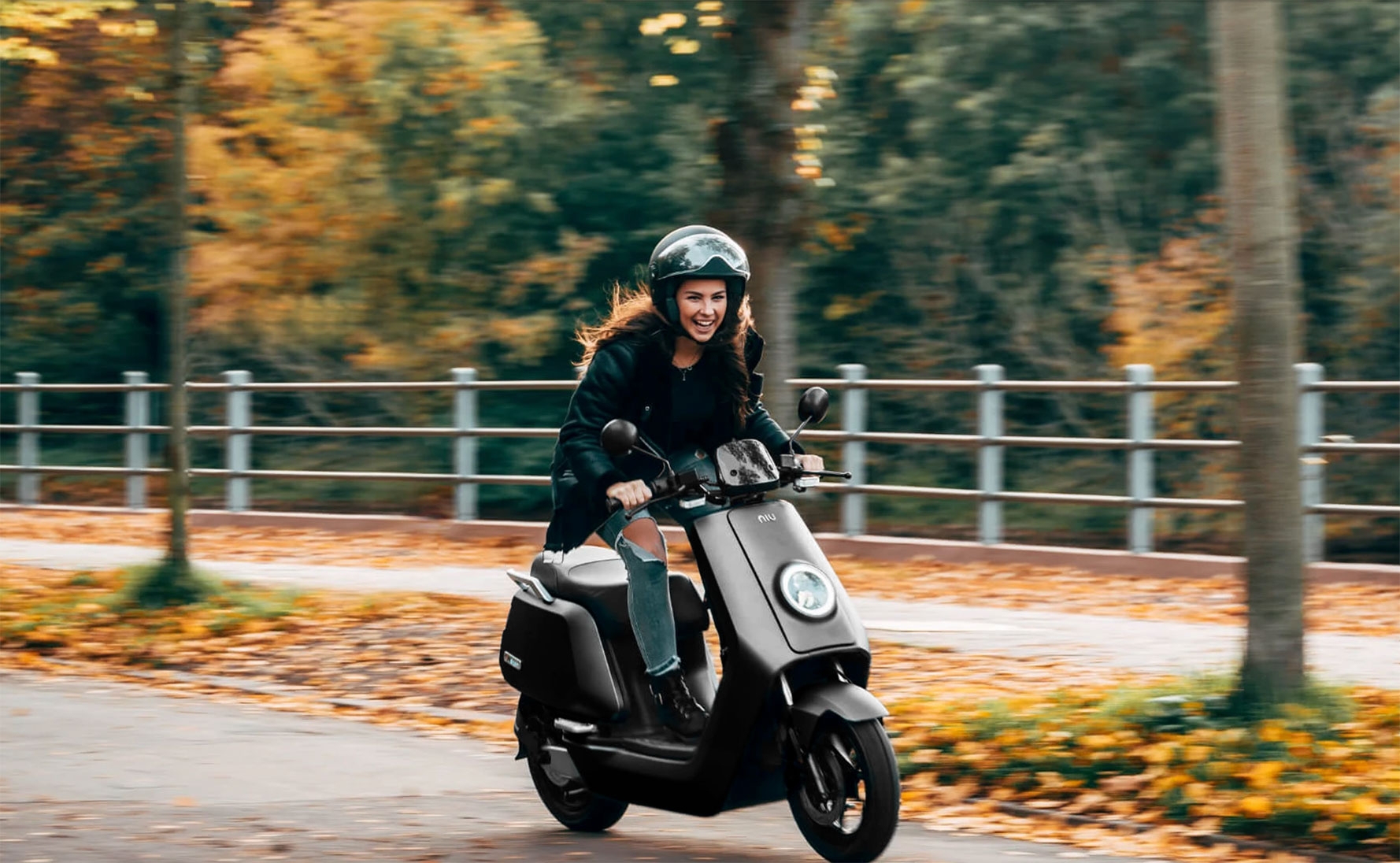 Niu Nqi Sport Extended Range 45km/h Mattsvart Elmoped