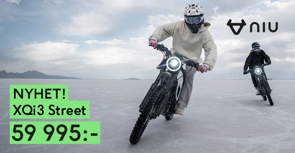 Två crossmopeder i en saltöken